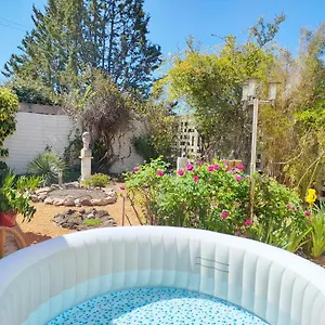 Séjour chez l'habitant La Vie Est Belle, Privé Dans, Trets